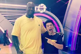 奥尼尔真是肌肉男克星，强森在他身边变“细狗”C罗像高中生图片