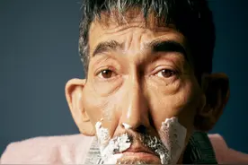 演“胖头陀”后被解雇洗马桶，63岁再被大陆影视召回，他叫车保罗图片