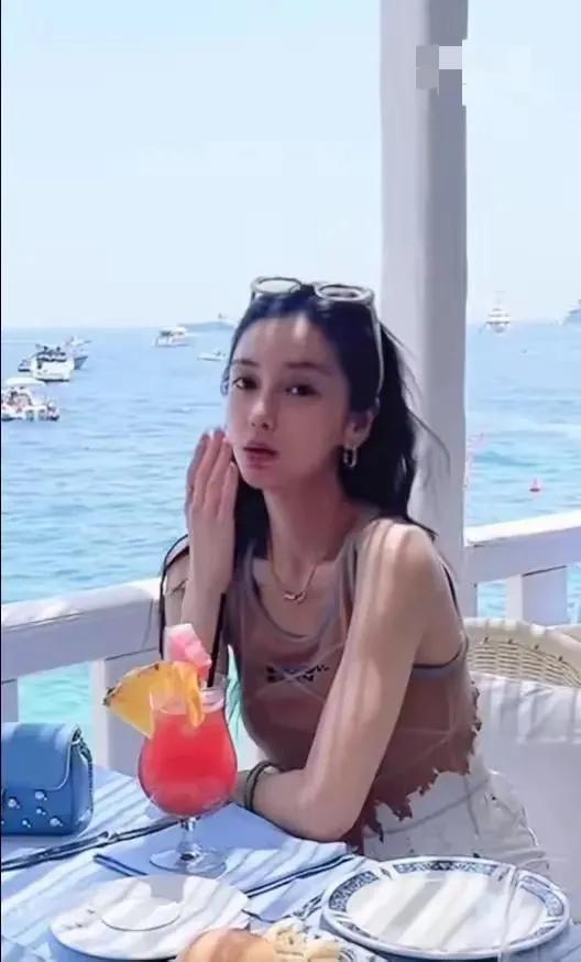震惊：杨颖与贾世凯意大利度假曝光！海滩尽情享受引发网友热议！