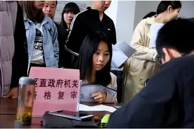 “爸爸的错，凭什么要牵连孩子”，政审员3句话怼得家长无法反驳图片