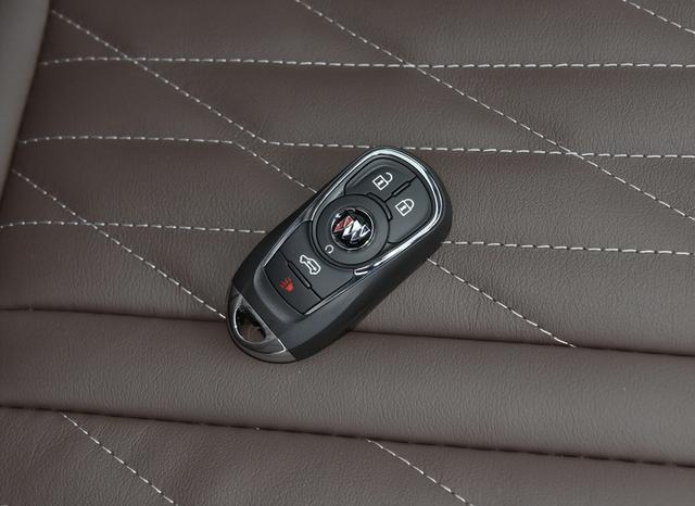 27万拿下别克GL8，开了1860公里，谈谈我的真实驾驶感受