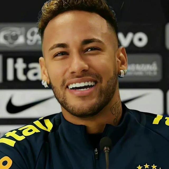 "坏男孩儿"内马尔:19岁含泪当奶爸,对娃超好,却只恋爱不结婚