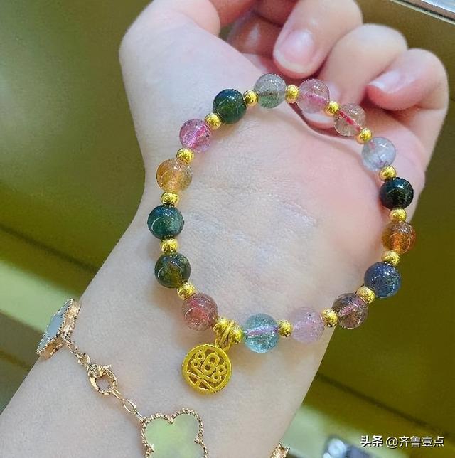 30岁以后的女人，别戴这4种手串，显得你太廉价！