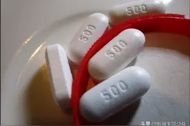 我发现男友每天定时吃药，他感染了艾滋？！图片