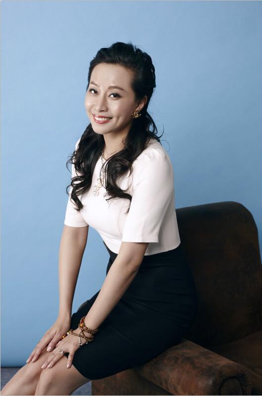 当时的徐然不仅是个演员,还是导演,曾经参与过春晚的策划.