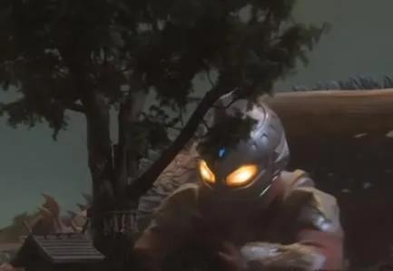 这三个搞笑的奥特曼，除了初代抬不动怪兽，这两个奥特曼心不在焉