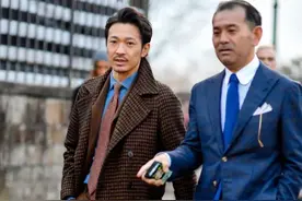 男人年纪大了，入冬穿衣请记住：衣要合身、裤别太长，叠穿更有型图片