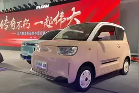 适合老人的2款微型电动车，造型时尚，续航百公里，全家都能用图片