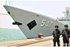 中国派军舰撤侨，警示牌上的霸气标语，令无数国人感动图片