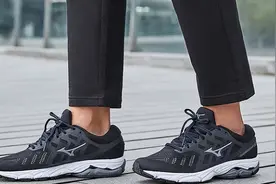 慢跑鞋中机械缓震和材料缓震都有什么特点？谁才是慢跑鞋的未来？图片