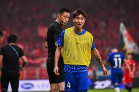 徐亮为韦世豪说话，当年骂黑哨被禁赛5场，后来平反裁判被抓图片