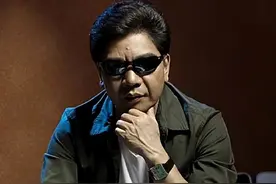 来自广西的“世界赌王”：横扫美国各大赌场，领奖时身披五星红旗图片