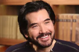 费翔：上春晚遭封杀，巅峰时期隐退，如今无儿无女，生日独自过图片