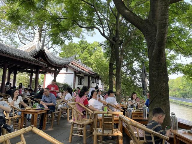 “拿北上广薪资，过成都生活”，这些互联网人过得巴适吗？