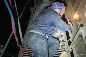 紧急抢修！这群维修工在60多度的锅炉炉膛里奋战27小时图片