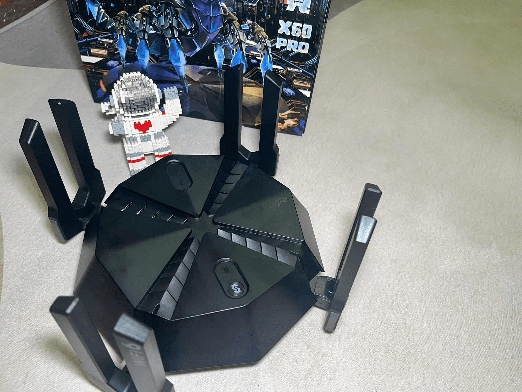 超强信号覆盖，三重游戏保障，锐捷天蝎电竞路由器畅享网络快感！