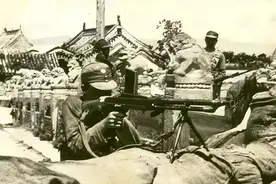 卢沟桥上抗日幸存老兵，退伍后扫大街31年，晚年称知足了图片