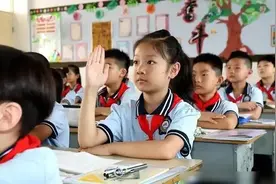 一小学生名字走红，姓名一共51笔画，老师看后都无奈，父母咋想的图片