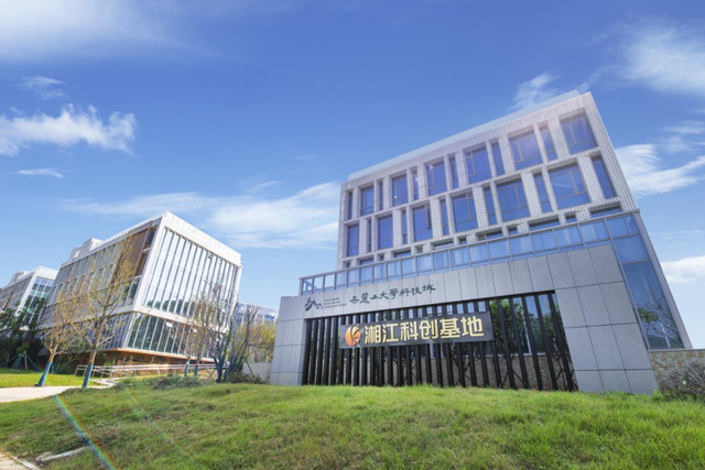 @所有人 有奖摄影作品征集活动开始!快来投稿吧~