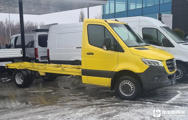 V6奔驰凌特被改成牵引车，还加装了生活舱，波兰人改装玩得是真溜