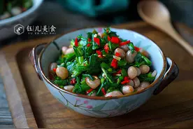 霜降后，韭菜和花生米放在一起腌一腌，比炒的还要下饭，快试试图片