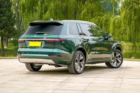 年轻奶爸的首选SUV，油耗低至1.5L，后排放倒能当床，理想ONE图片