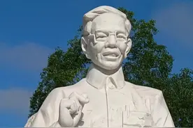 萧殷雕像4：河源客家文化公园的萧殷立像图片