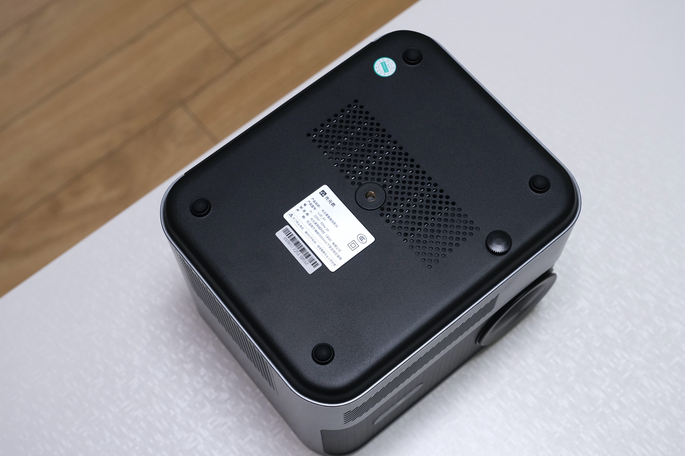 拒绝亮度虚标，还原真实色彩，光元素A1投影仪初体验