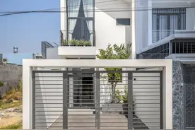 能在越南有这么一栋别墅，我也羡慕了，天井、室内花园，真惬意啊图片