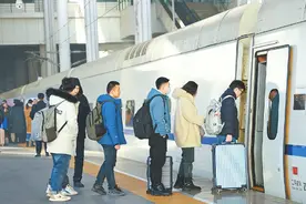 春运首日火车票火爆开售 铁路12306升级候补购票功能，扩大改签范围图片