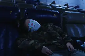 有家影院卖午休自救：12.9元睡俩小时，顾客需全程戴口罩，提供叫醒服务，3天共来了8个人图片