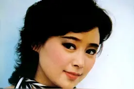 那个凭借《庐山恋》爆红，“弃夫出国”的张瑜，如今怎么样？图片