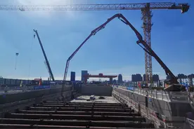 大连地铁4号线一期工程东方路站主体结构封顶图片