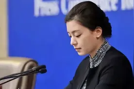21岁美女翻译官张京，17岁拒绝清华北大，中美对话16分钟翻译火了图片