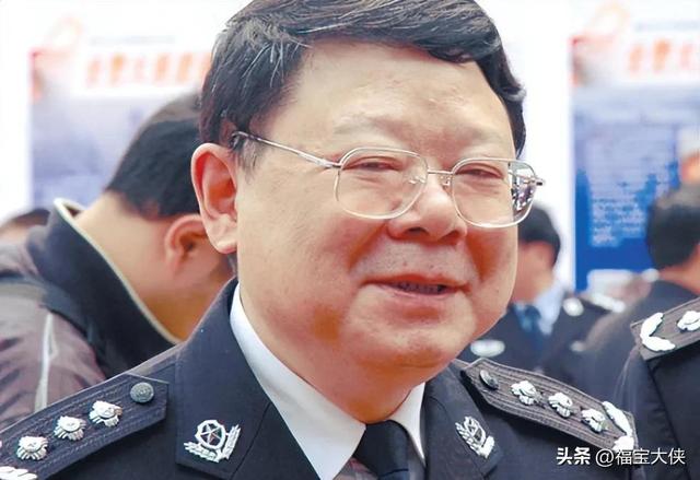 重庆文二哥是谁,文二哥一发话,山城大哥陈明亮就不敢出声 - 冷求网