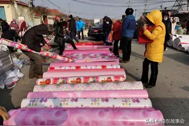 胶东乡村记忆：腊月大集上买“炕席”图片