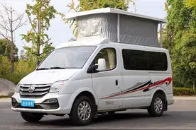 垂直升顶能下地库，30万内就能落地，齐星大通V80升顶房车图片