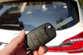 车上发现这种小黑盒子，一定要抓紧扔掉，要不然麻烦就大了图片