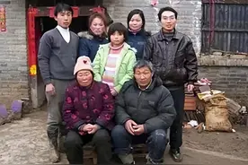 17年前，带弃婴妹妹上大学感动中国的洪战辉，如今怎么样了图片