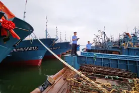 从橄榄绿到警服蓝｜海岸民警孙建豪和他的千船万“渔”图片
