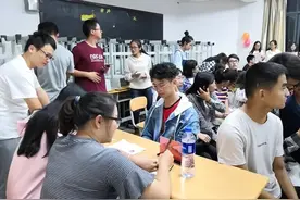大一新生若加入学生会，尽量选择这“4个部门”，对就业有好处图片