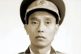 1947年，我军师长新婚夜突然失踪，许世友勃然大怒：非砍了他不可图片