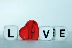 我只想借你的肩膀靠靠图片