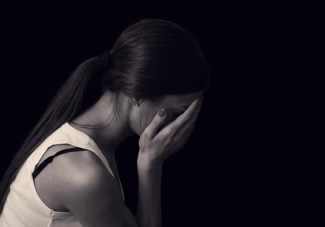 北京一女子遭歹徒劫色，全程不反抗，反而还主动帮男子带上安全套