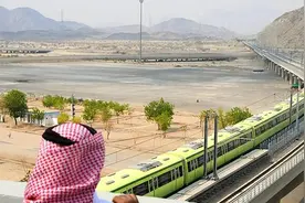 中国帮沙特建高铁巨亏40亿，遭多国嘲笑，结果却被啪啪打脸!图片