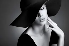 心理学：大多数男人都不会追求长相好看的40岁女性，原因很简单图片