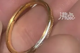男子称周六福足金戒指戴10余天后掉色，当事人：花了1519元，期间正常佩戴，店方拒绝退款图片