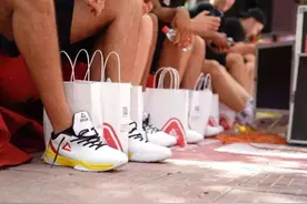 国产运动鞋排行榜：前五名福建晋江品牌占4席，李宁未进前二图片