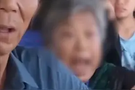 “要你管啊”？江西一公交车上老太强行要求小学生让座图片