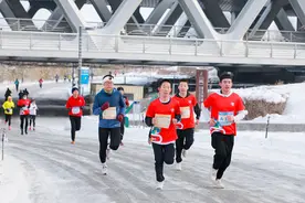 燃！十二师“迎新年·爱兵团”冰雪半程马拉松圆满收官图片